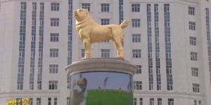 Turkmenistan ohne Virus aber mit goldenem Hund