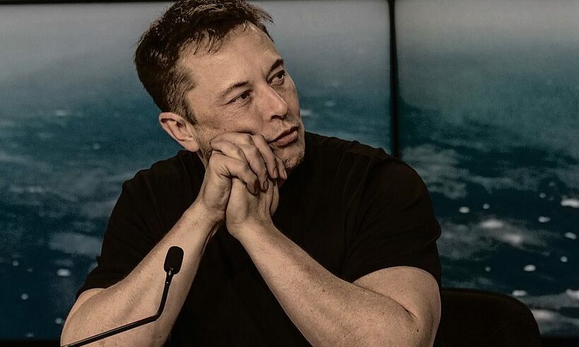 1024px-Elon_Musk_at_a_Press_Conference