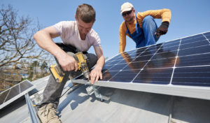 Für Solarstrom von Dach erhalten die einen dreimal mehr