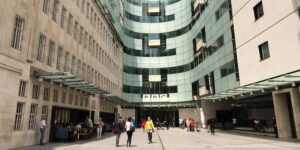 Die Konservativen zerren kräftig an der BBC