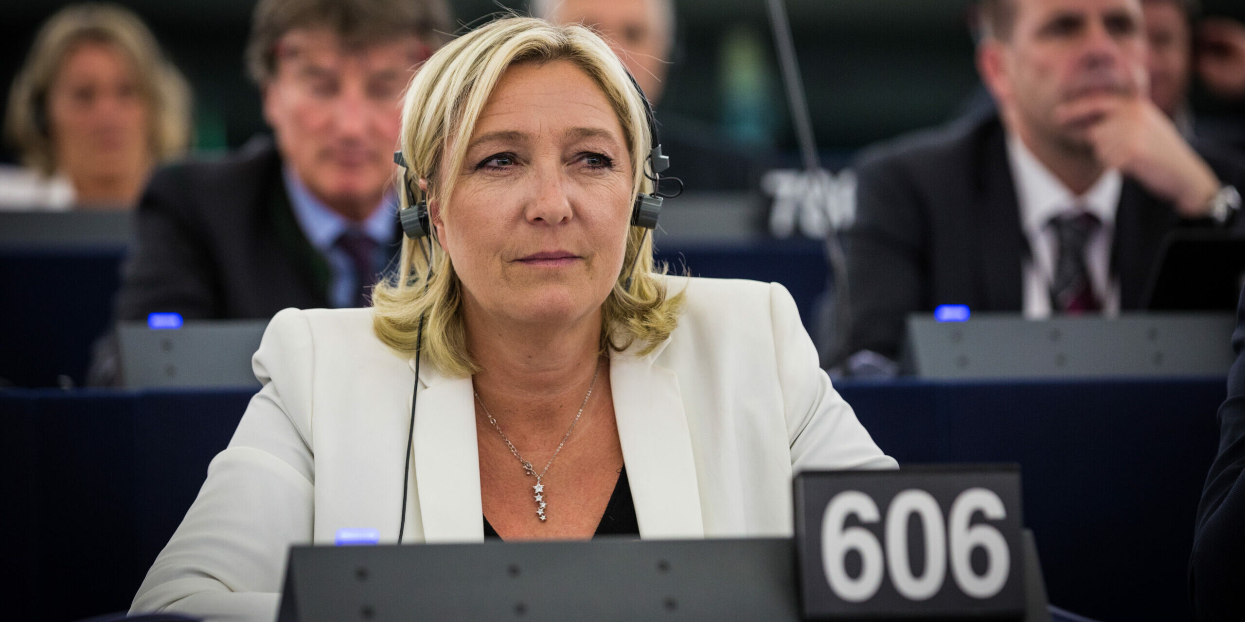 Marine_Le_Pen_Parlement_europeen_Strasbourg_1er_juillet_2014
