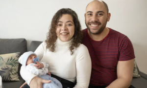 Maira und Toño Montes mit Baby Manuel Aufmacherbild